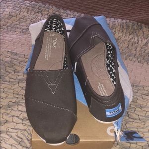 TOMS FLATS